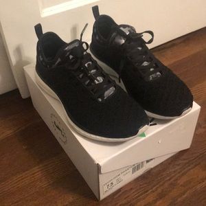 APL phantom running shoes